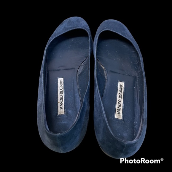 Manolo Blahnik Blu Suede Flats - Picture 3 of 5